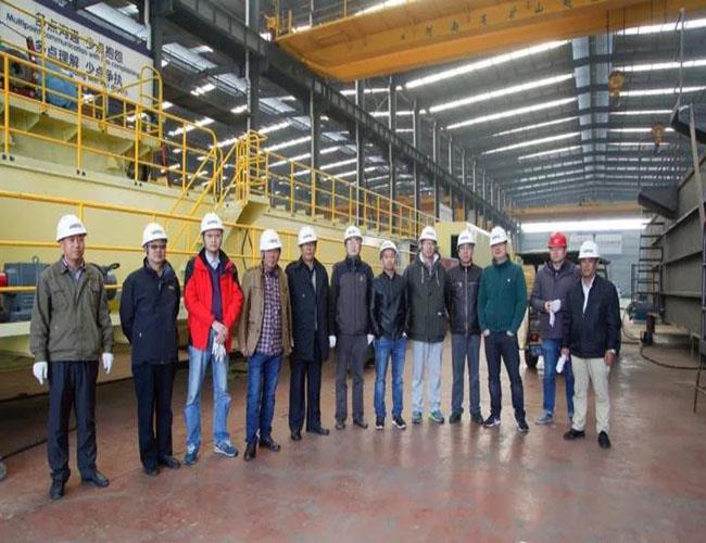 Grupul Baosteel efectuează un control asupra macaralelor proiectului de rebobinare pe care compania noastră a construit-o0611141156.jpg Baosteel Group conducts A check on the cranes of rewinding unit project that our company has built0611141156.jpg